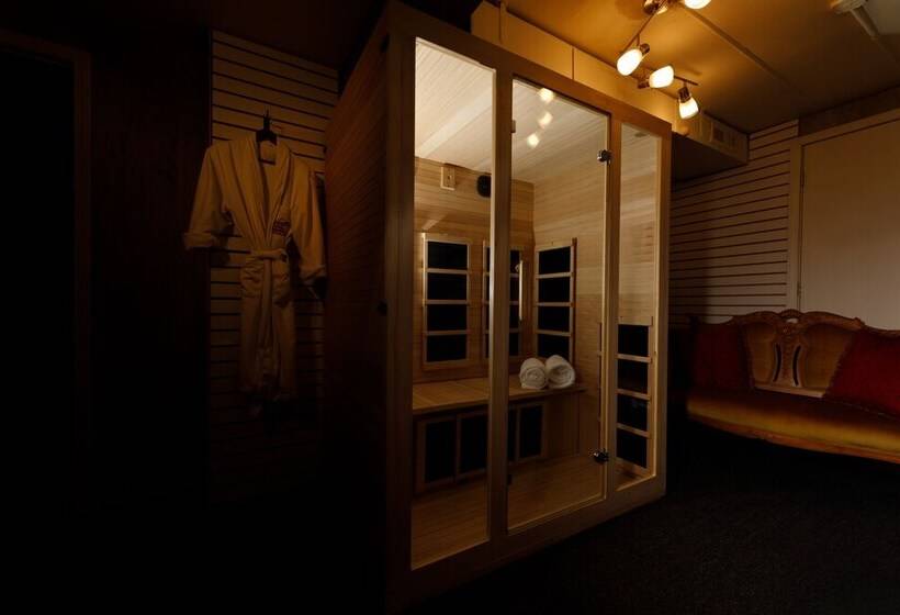 هتل Kalamazoo House