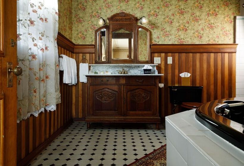 هتل Kalamazoo House