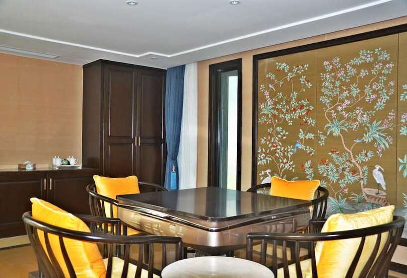 هتل Slender West Lake Hot Spring Resort