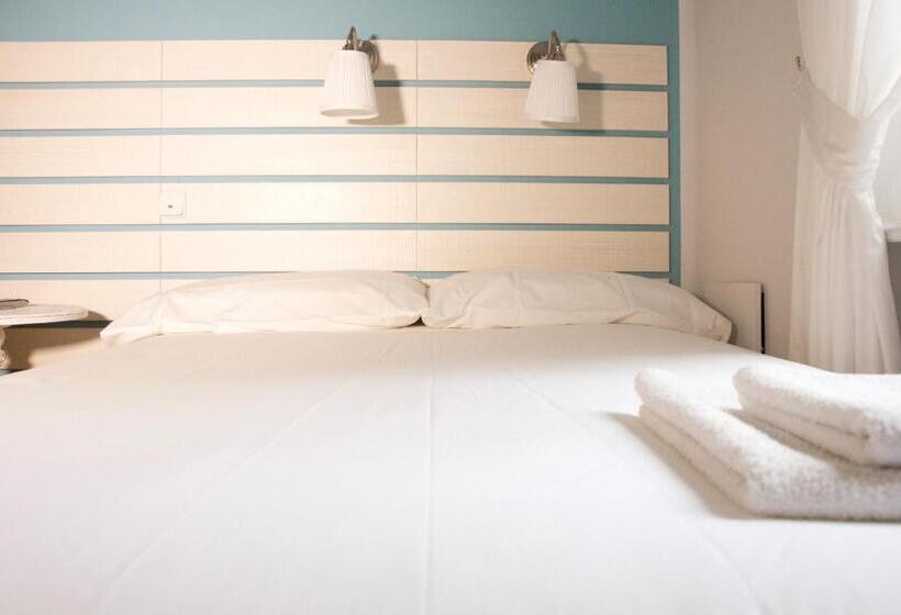 پانسیون Hostal Boreal Mistral