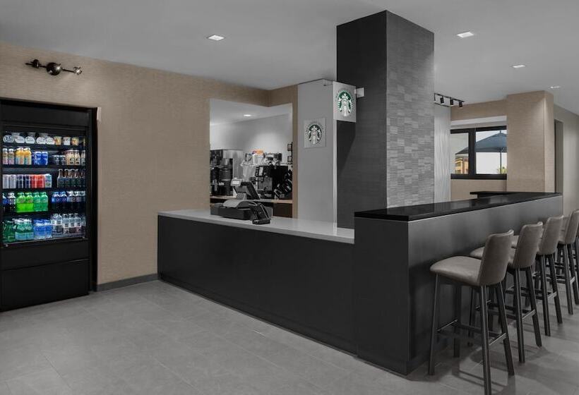 هتل Courtyard By Marriott Clearwater Beach