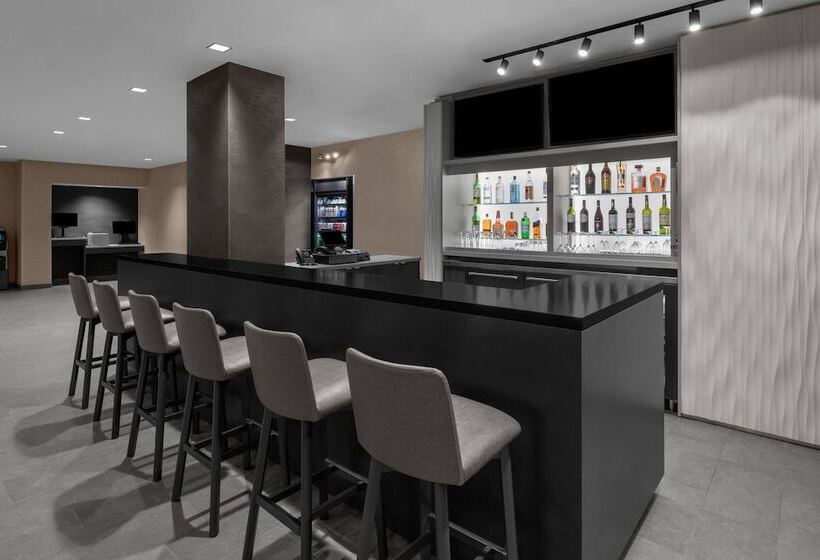 هتل Courtyard By Marriott Clearwater Beach