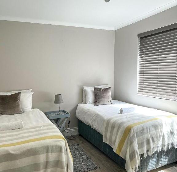 تختخواب و صبحانه 6 On Western Guest House