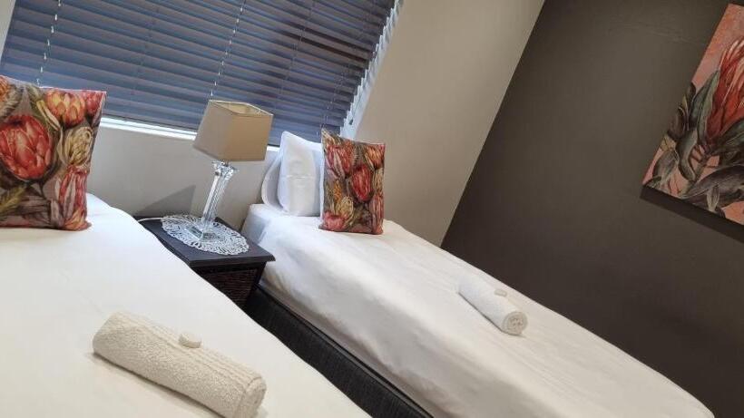 تختخواب و صبحانه 6 On Western Guest House