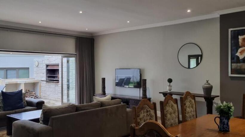 تختخواب و صبحانه 6 On Western Guest House