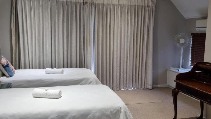 تختخواب و صبحانه 6 On Western Guest House