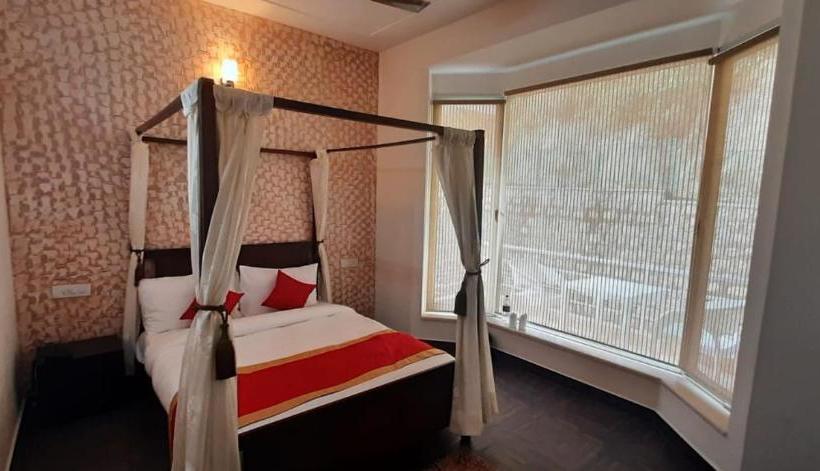 هتل Amravati Resort
