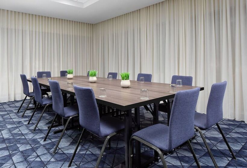 فندق Courtyard By Marriott Lansing Downtown