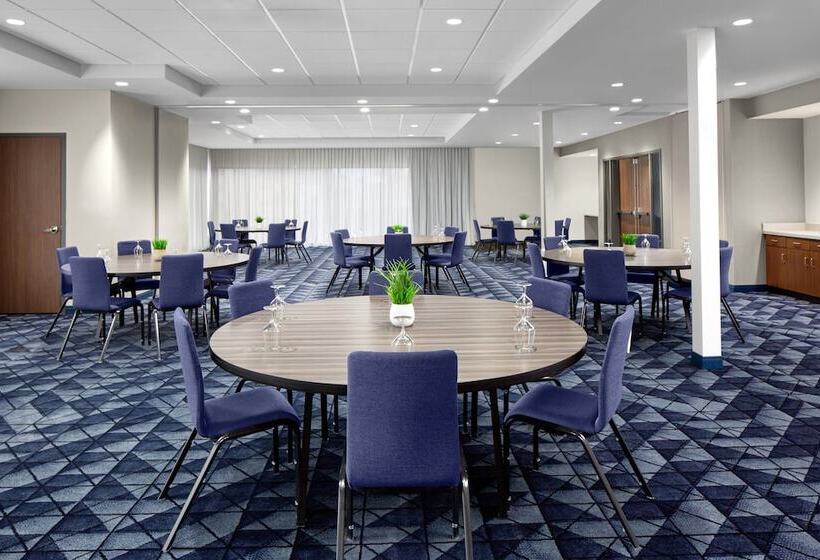 فندق Courtyard By Marriott Lansing Downtown