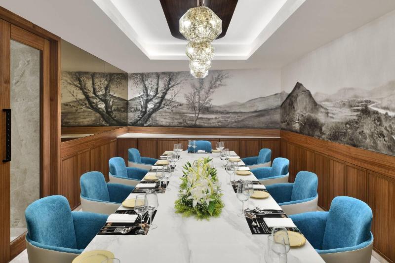 هتل Courtyard By Marriott Nashik