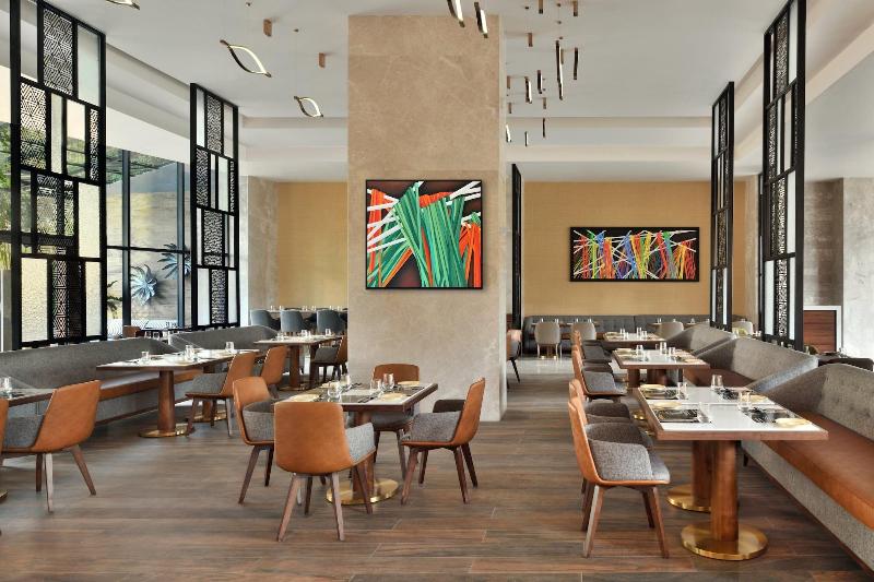 هتل Courtyard By Marriott Nashik