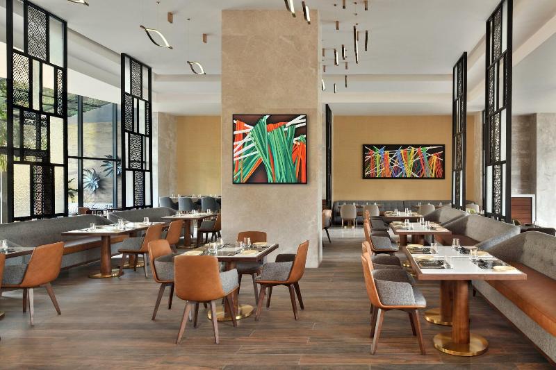 هتل Courtyard By Marriott Nashik