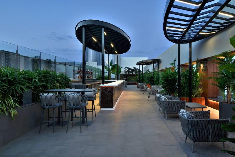 هتل Courtyard By Marriott Nashik