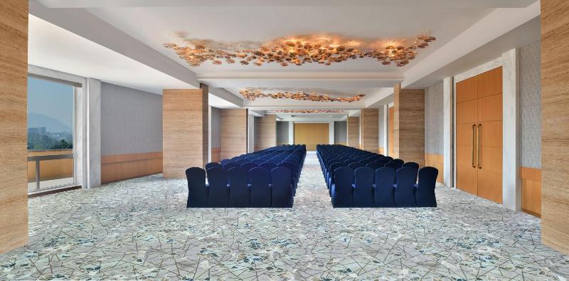 هتل Courtyard By Marriott Nashik