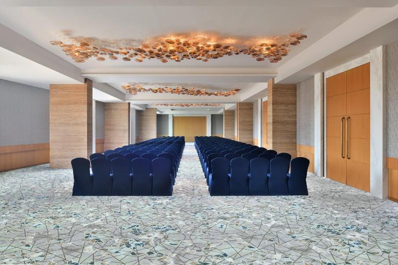 هتل Courtyard By Marriott Nashik
