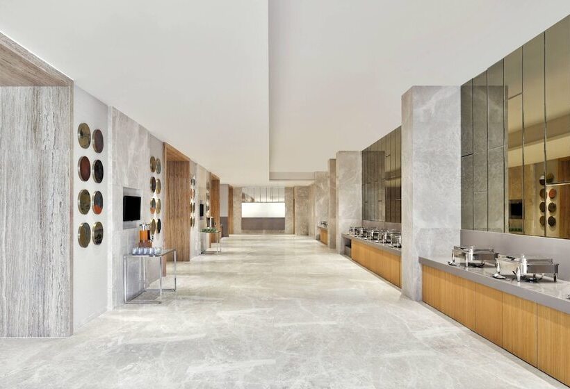 هتل Courtyard By Marriott Nashik
