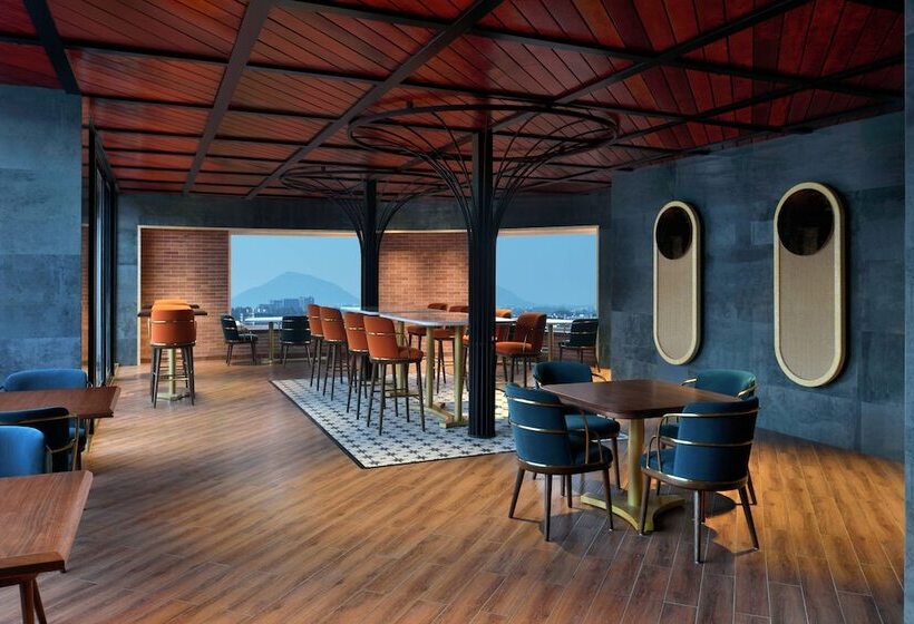 هتل Courtyard By Marriott Nashik