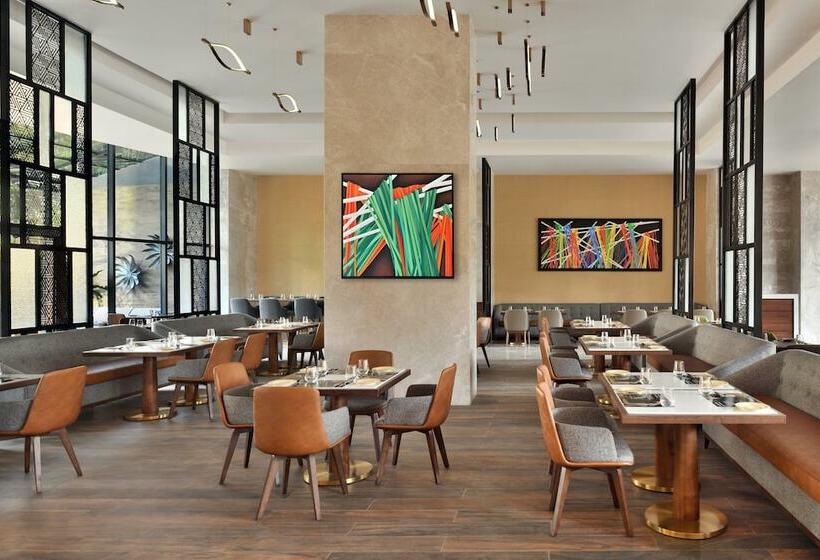 هتل Courtyard By Marriott Nashik