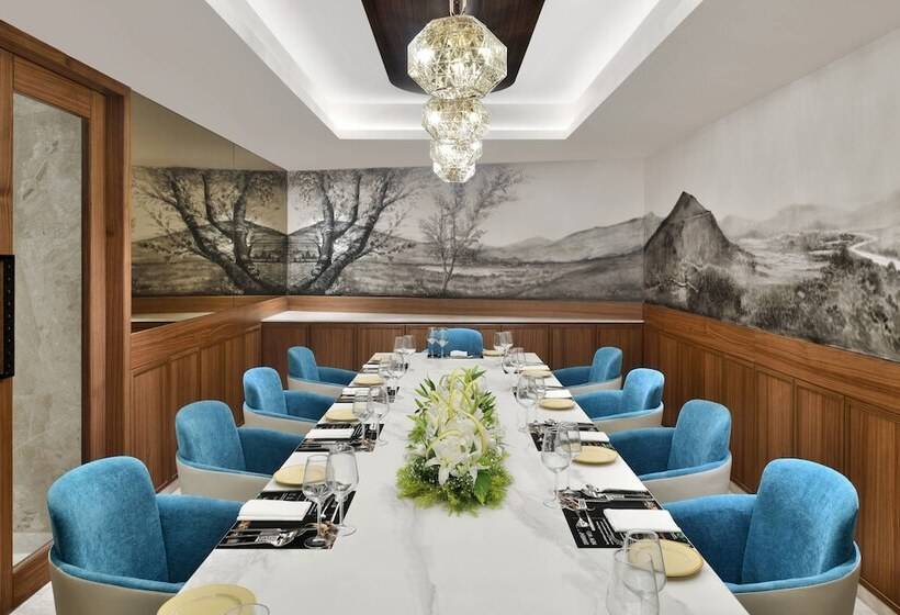 هتل Courtyard By Marriott Nashik