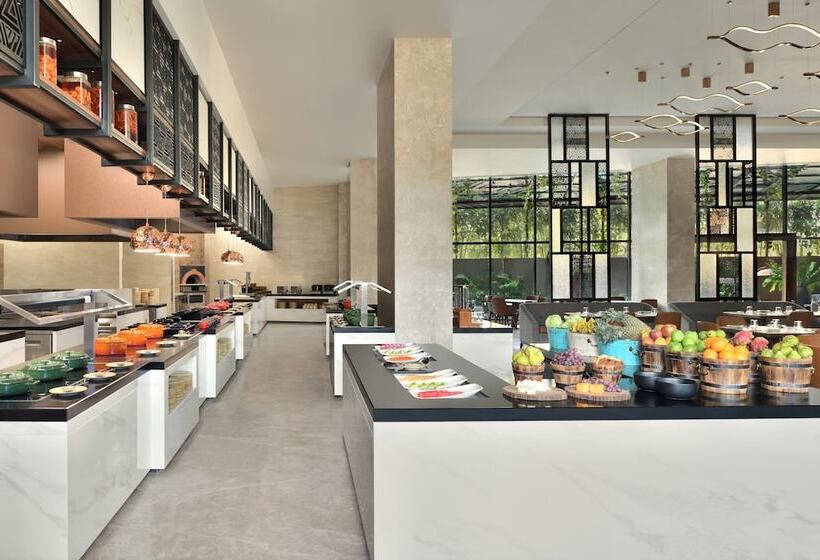 هتل Courtyard By Marriott Nashik