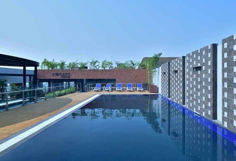 هتل Courtyard By Marriott Nashik