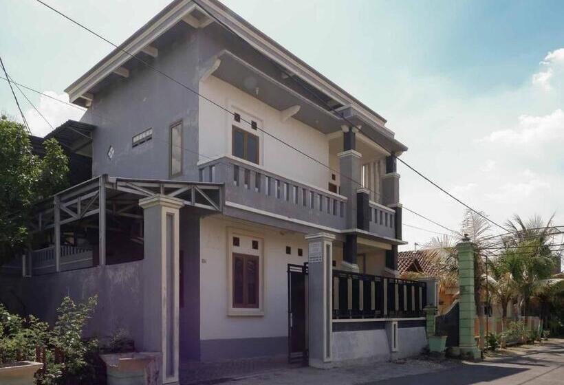 ホテル Reddoorz Near Rsud Nganjuk