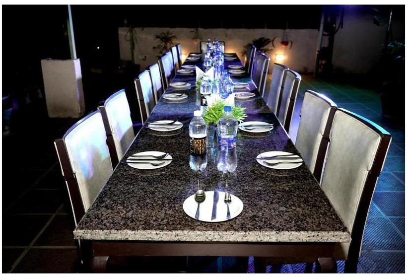 هتل Viraj Inn
