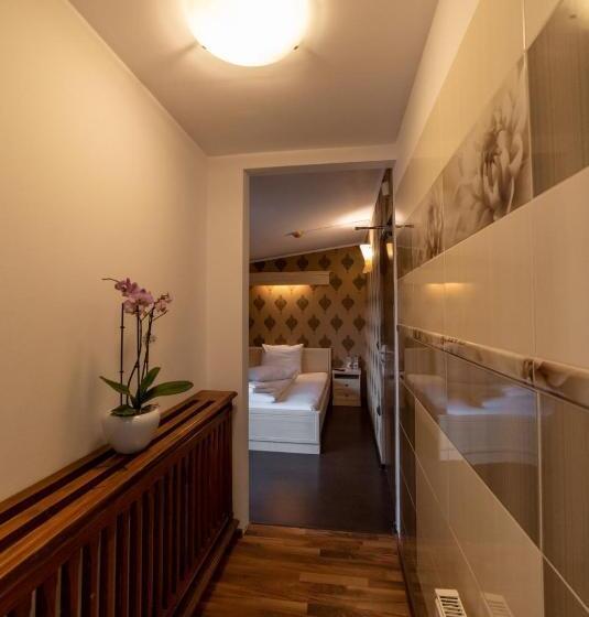 פנסיון Escala Rooms