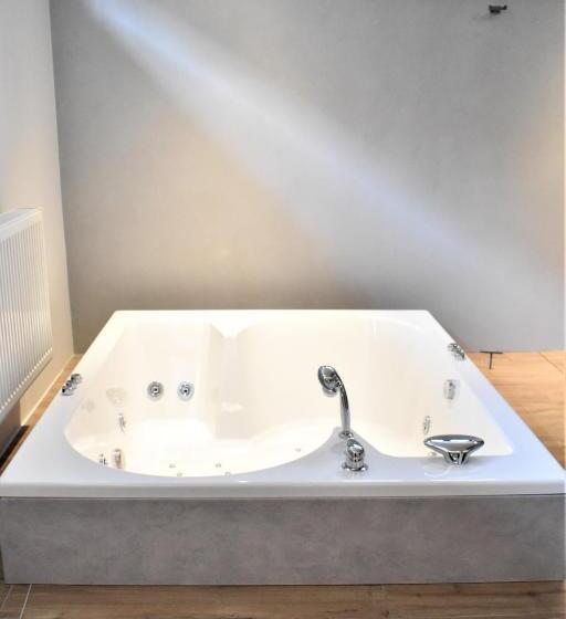 پانسیون Korpa Deli Rooms Spa