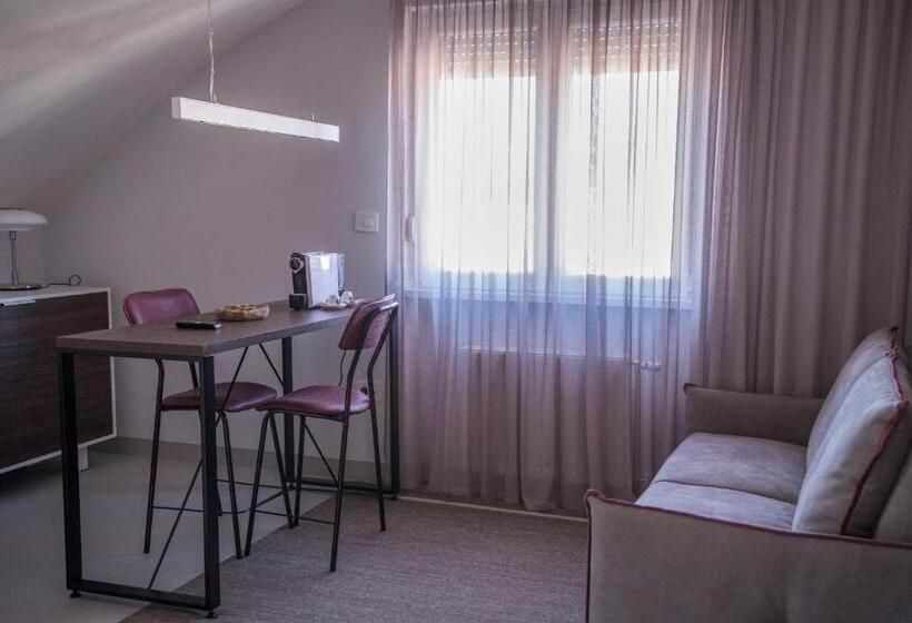 پانسیون Korpa Deli Rooms Spa