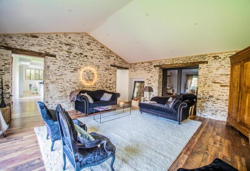 بنسيون La Grange Du Cleray