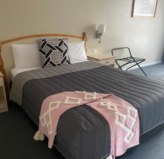 Tumbarumba Motel & Elms Restaurant