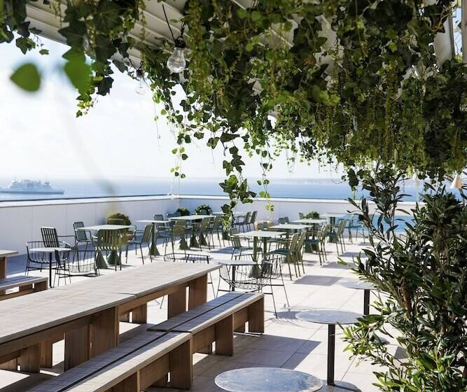 Clarion Hotel Sea U