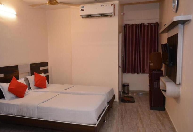هتل Comfort And Terrace Lounge