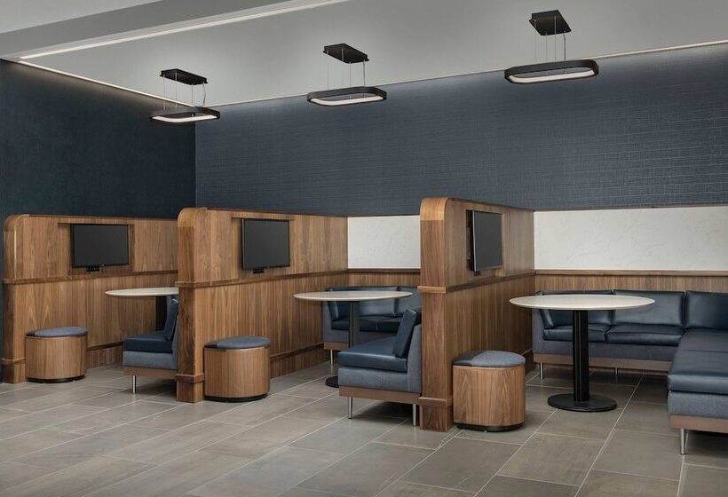 هتل Courtyard By Marriott Indianapolis Plainfield