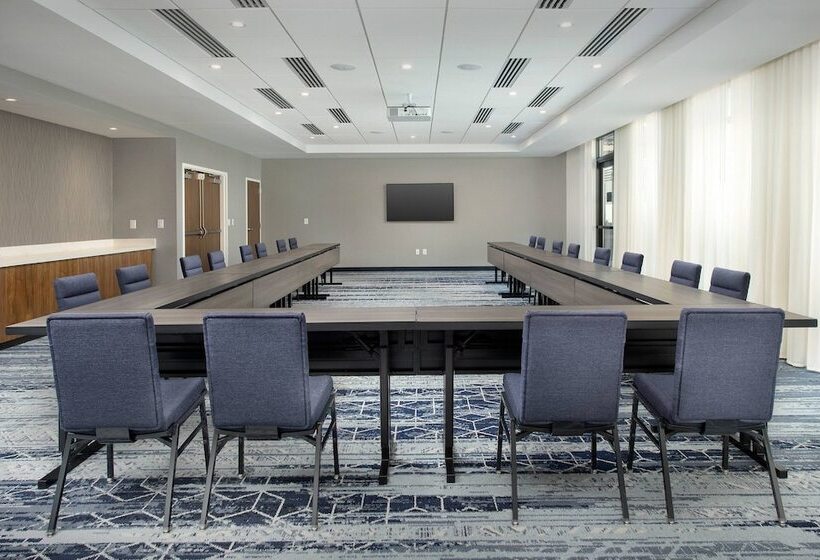 هتل Courtyard By Marriott Indianapolis Plainfield