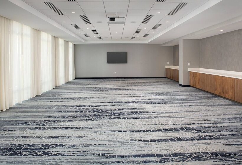 هتل Courtyard By Marriott Indianapolis Plainfield