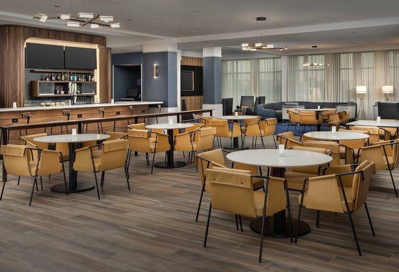 هتل Courtyard By Marriott Indianapolis Plainfield
