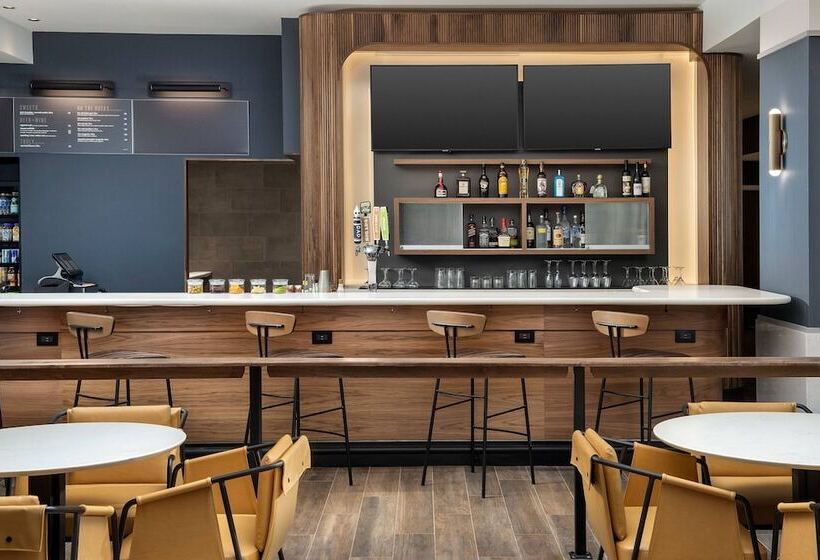 هتل Courtyard By Marriott Indianapolis Plainfield
