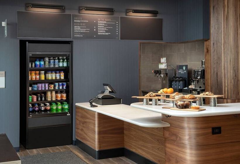 هتل Courtyard By Marriott Indianapolis Plainfield