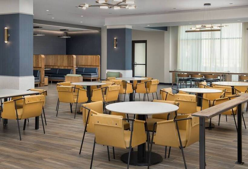 هتل Courtyard By Marriott Indianapolis Plainfield