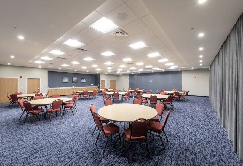 هتل Fairfield Inn & Suites By Marriott Salmon Arm