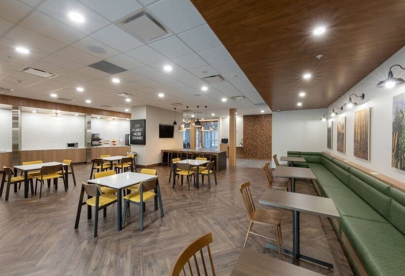 هتل Fairfield Inn & Suites By Marriott Salmon Arm
