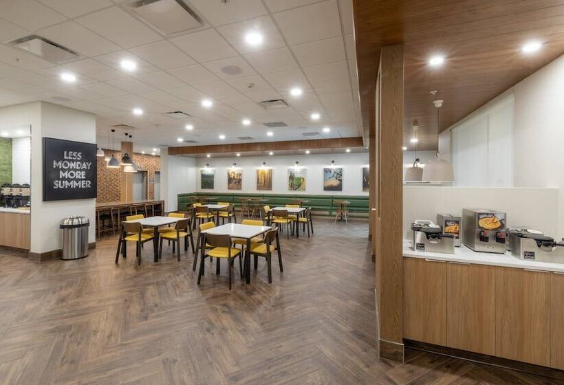 هتل Fairfield Inn & Suites By Marriott Salmon Arm