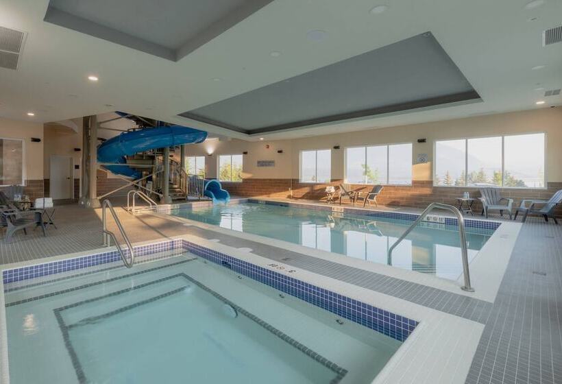 هتل Fairfield Inn & Suites By Marriott Salmon Arm