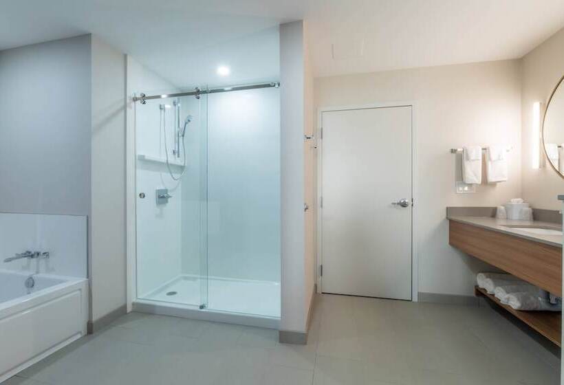 هتل Fairfield Inn & Suites By Marriott Salmon Arm