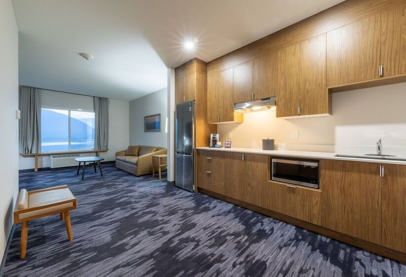 هتل Fairfield Inn & Suites By Marriott Salmon Arm