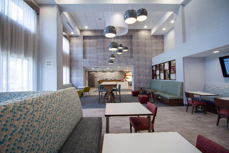 Отель Hampton Inn & Suites North Attleboro