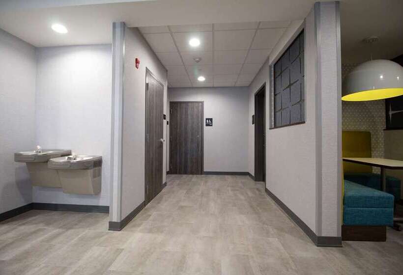 Отель Hampton Inn & Suites North Attleboro