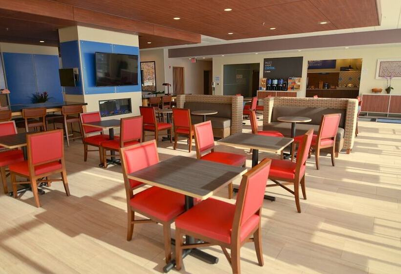 هتل Holiday Inn Express & Suites Onalaska La Crosse Area By Ihg